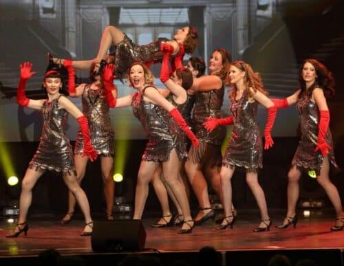Tanzensemble Regenbogen mit “Showtime”: Gabriele Husarzewsky bringt 100 Tänzer­innen auf die Bühne!