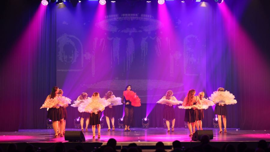 Once Upon a Dance – Welcome to Burlesque Cheer