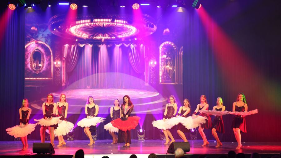 Once Upon a Dance – Welcome to Burlesque Cheer