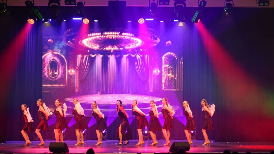 Once Upon a Dance – Welcome to Burlesque Cheer