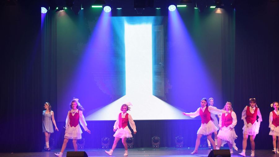 Once Upon a Dance – Alice in Wunderland